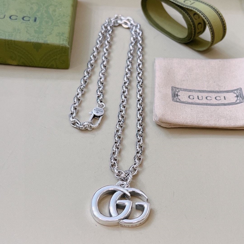 G*u*i necklaces